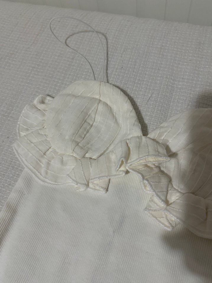 Beyaz Fırfırlı Askılı Body - Görsel 2