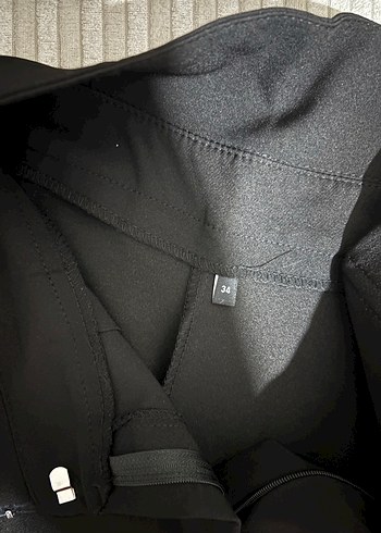 Kemer Tokalı Siyah Mini Deri Pantolon - Görsel 6