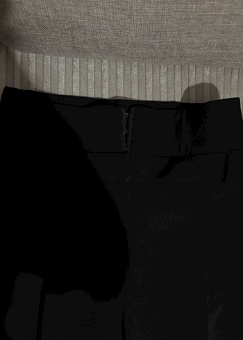 Kemer Tokalı Siyah Mini Deri Pantolon - Görsel 5