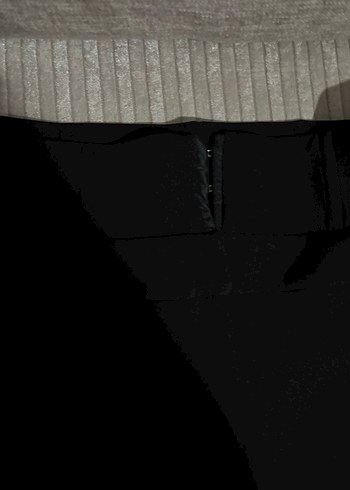 Kemer Tokalı Siyah Mini Deri Pantolon - Görsel 4