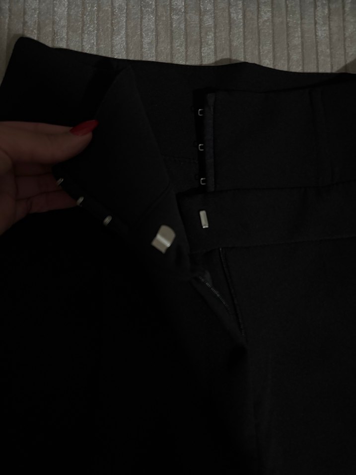 Kemer Tokalı Siyah Mini Deri Pantolon - Görsel 3