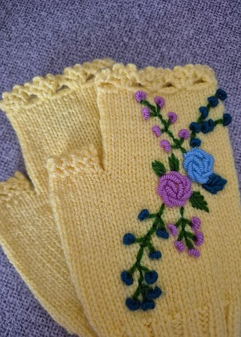 Sarı Nakışlı Örgü Parmaksız Eldiven - Görsel 2