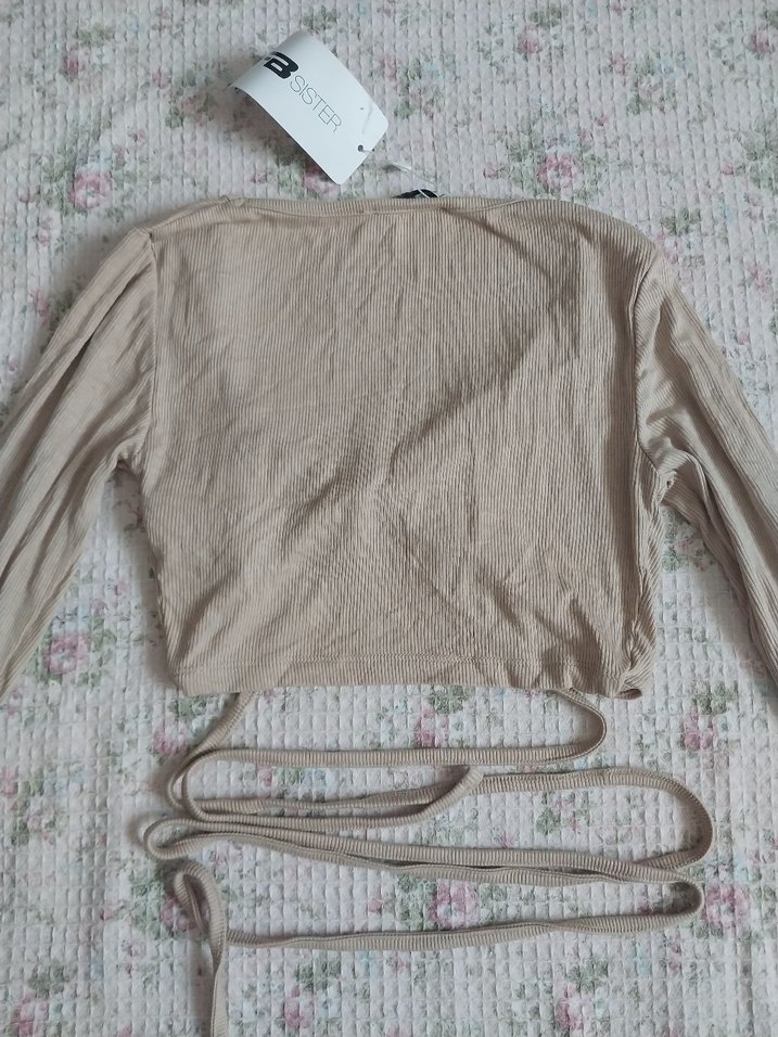 Bej Göğüs Dekolteli Belden Bağlamalı Bluz - Görsel 2