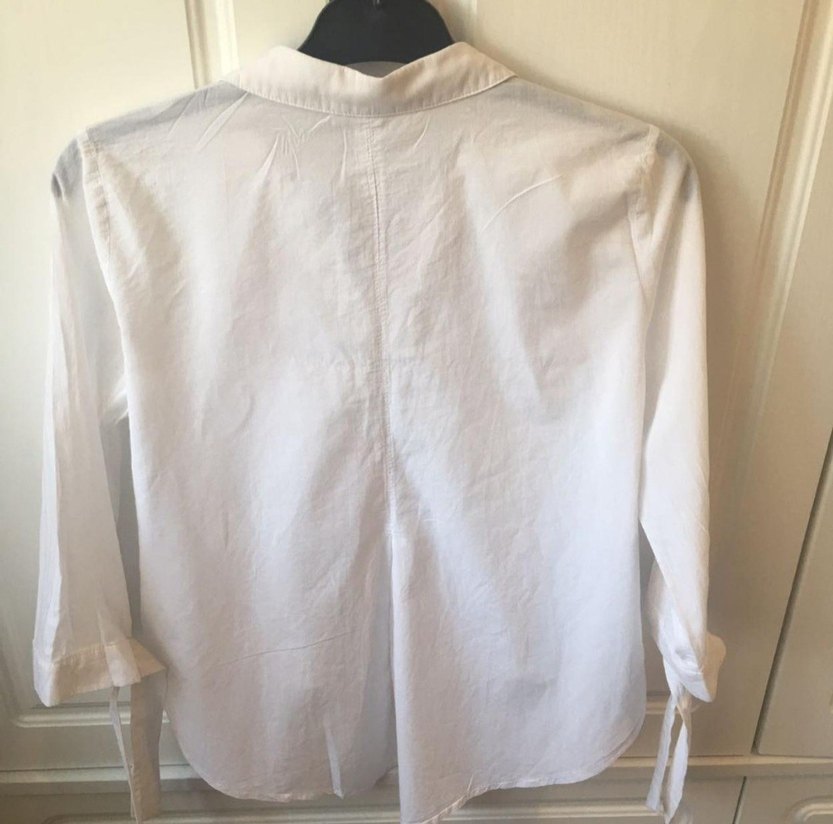 Quzu Boyundan Bağlamalı Beyaz Gömlek - Görsel 2