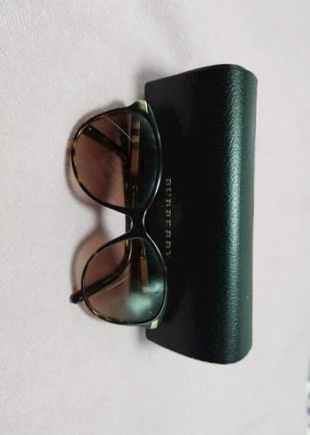 Burberry Kahverengi Oval Gunes Gozlugu