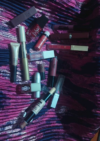 L'Oreal Bordo Renkli Ruj - Görsel 5