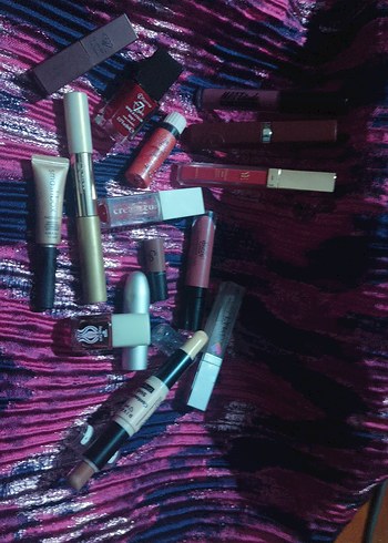 L'Oreal Bordo Renkli Ruj - Görsel 9