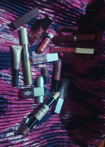 L'Oreal Bordo Renkli Ruj - Görsel 6