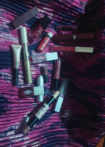 L'Oreal Bordo Renkli Ruj - Görsel 2