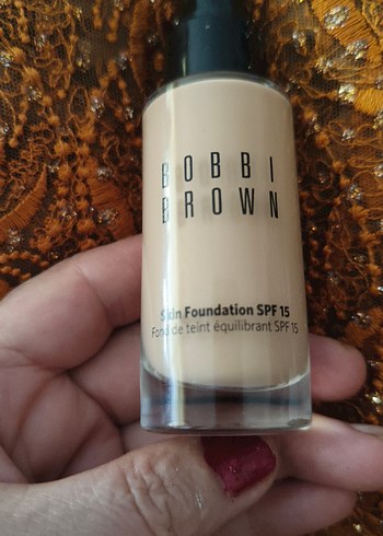 Bobbi Brown Bobbi Brown SPF15 Parlak Bej Fondöten