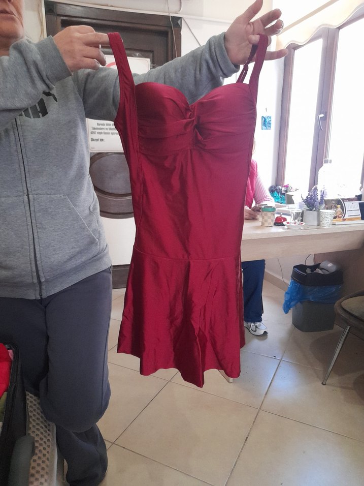 Kırmızı Straplez mayo etekli - Görsel 4