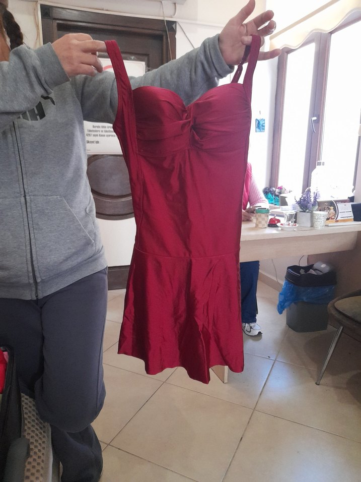 Kırmızı Straplez mayo etekli - Görsel 3