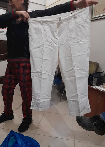 Kadın Beyaz Keten Pilili Midi Pantolon - Görsel 2