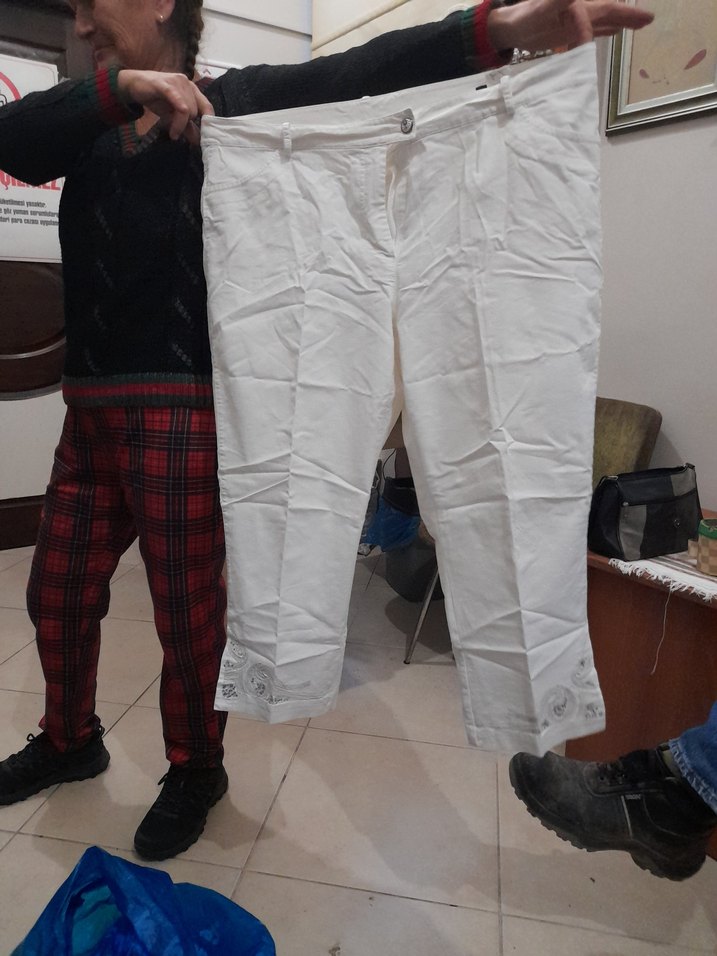 Kadın Beyaz Keten Pilili Midi Pantolon - Görsel 2