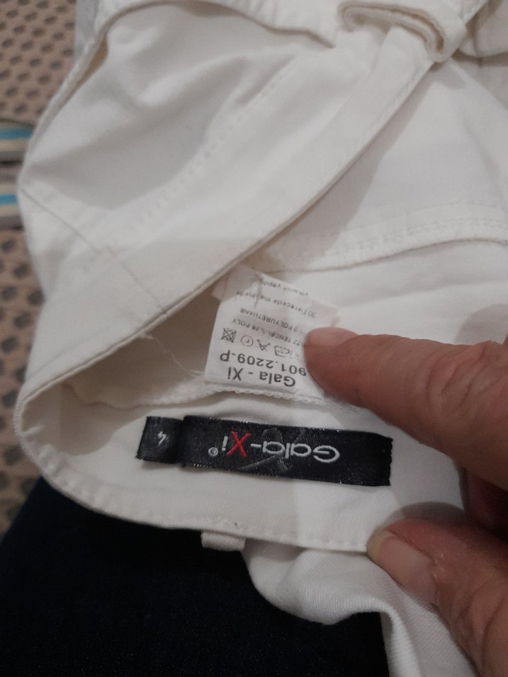 Kadın Beyaz Keten Pilili Midi Pantolon - Görsel 5