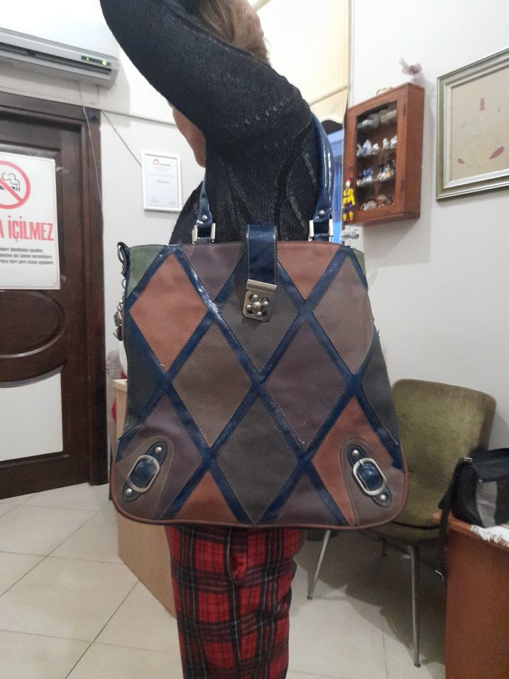 Kilitli Kahverengi Bağlamalı Deri Kadın Çanta - Görsel 3