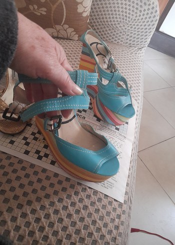 Mavi Tokalı Dolgu Topuk Kadın Sandalet - Görsel 3