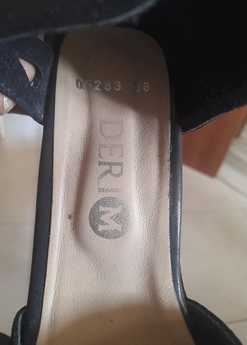 Siyah Dolgu Topuklu Tokalı Kadın Sandalet - Görsel 6