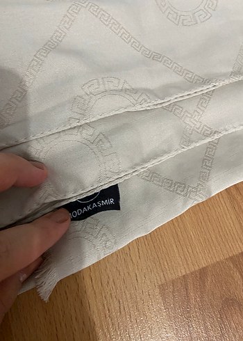 Bej Piliseli Kadın Şal - Görsel 2