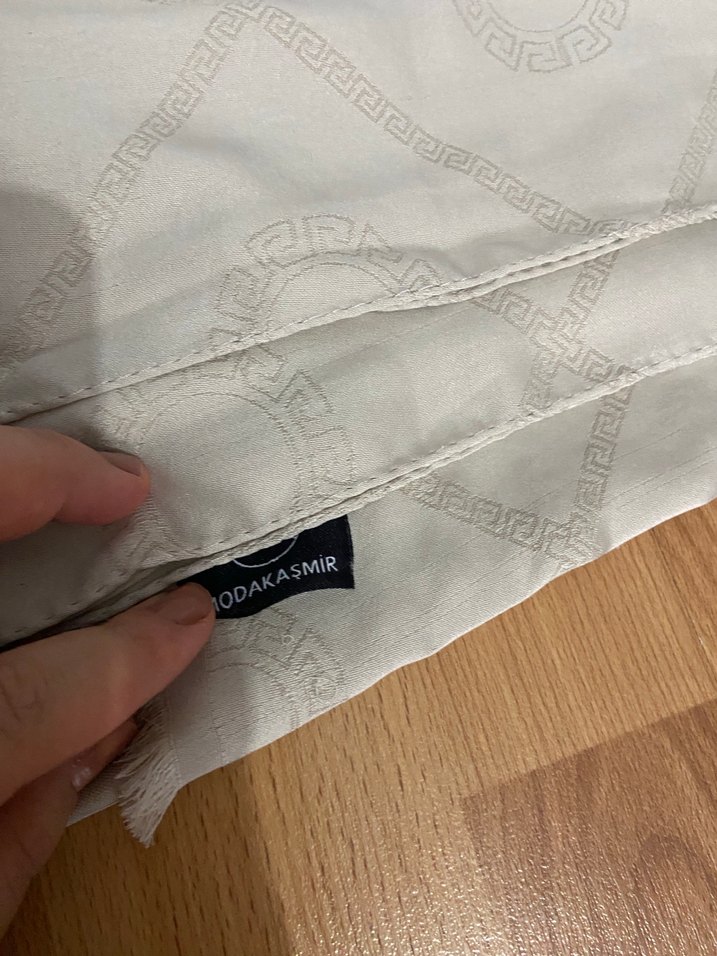 Bej Piliseli Kadın Şal - Görsel 2