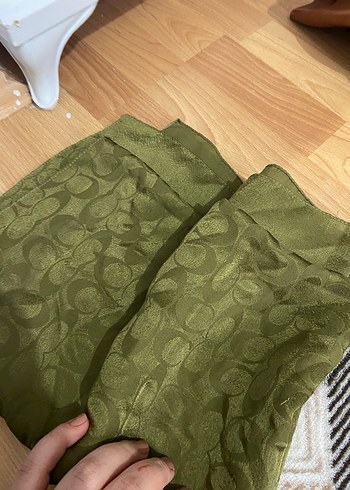 Coach Kadın Haki Parlak Şal - Görsel 3