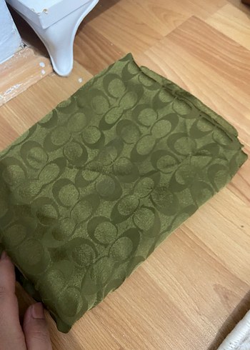 Coach Kadın Haki Parlak Şal - Görsel 2