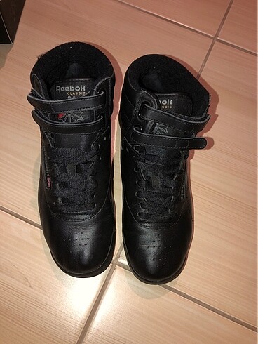 37 Beden Reebok spor bot