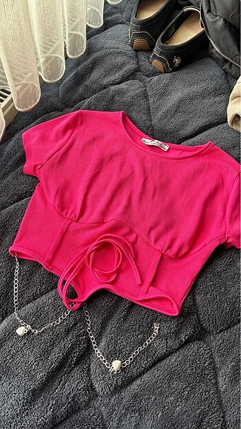 Pembe zincirli crop