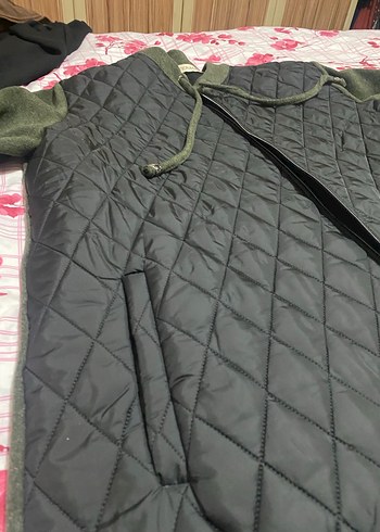 siyah yesil detaylı kapalı mont - Görsel 4