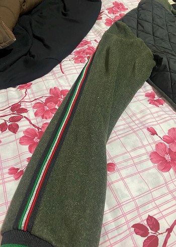 siyah yesil detaylı kapalı mont - Görsel 5