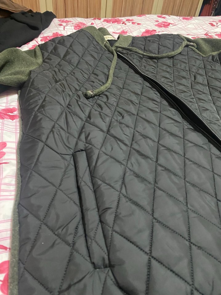 siyah yesil detaylı kapalı mont - Görsel 4