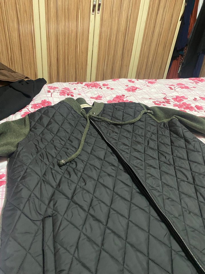 siyah yesil detaylı kapalı mont - Görsel 3