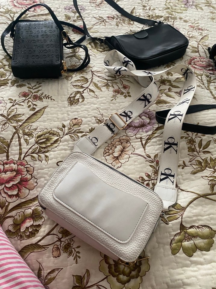 Beyaz Baskılı Deri Calvin Klein Çapraz Çanta - Görsel 2