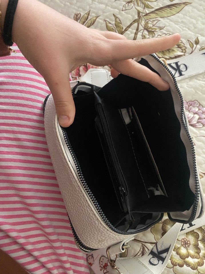 Beyaz Baskılı Deri Calvin Klein Çapraz Çanta - Görsel 3