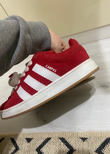 Kırmızı Kadın campus - Görsel 3