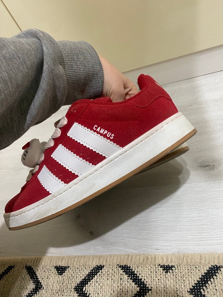 Kırmızı Kadın campus - Görsel 3