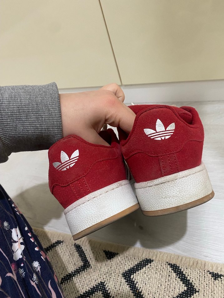 Kırmızı Kadın campus - Görsel 4