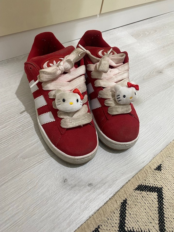 Kırmızı Kadın campus - Görsel 2