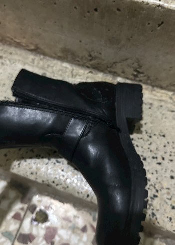 39 Beden siyah Renk Siyah Deri Tokalı Biker Bot