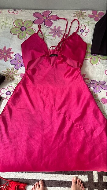 Pembe elbise