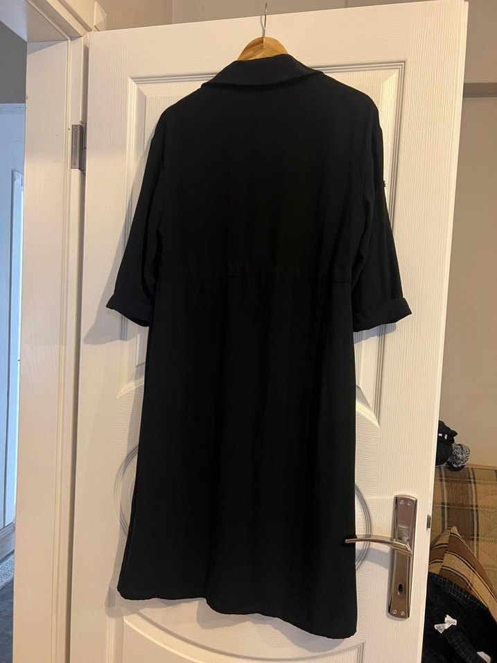 Düğmeli Siyah Elbise - Görsel 2