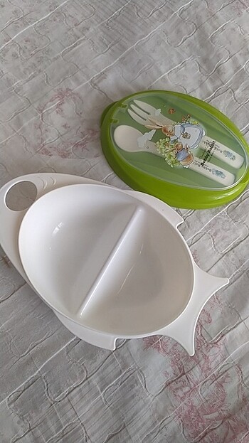 Beden İki bölmeli kapaklı kaşık ve çatallı mama kabı