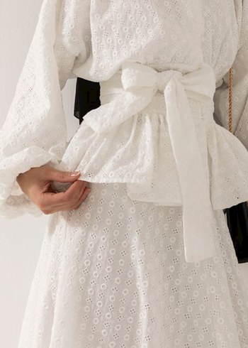 Beyaz Nakışlı takım elbise - Görsel 3