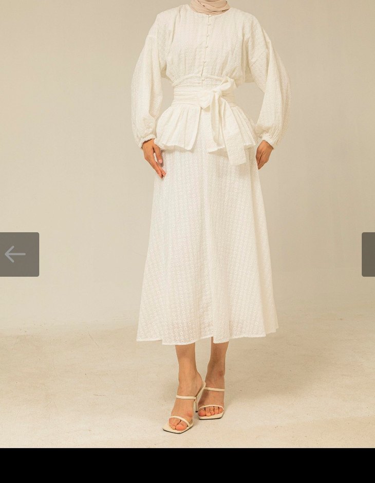 Beyaz Nakışlı takım elbise - Görsel 2