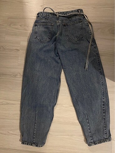 34 Beden mavi Renk Bershka jean