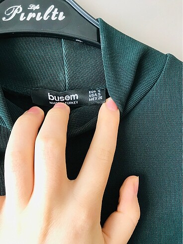 Diğer zümrüt yeşili bluz