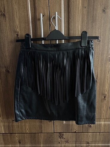 H&M H&M püsküllü deri etek