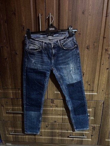 Çeşitli kot pantalonlarım