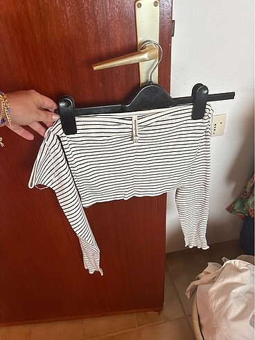 Stradivarius Omzu açık crop uzun kollu S beden Stradivarius