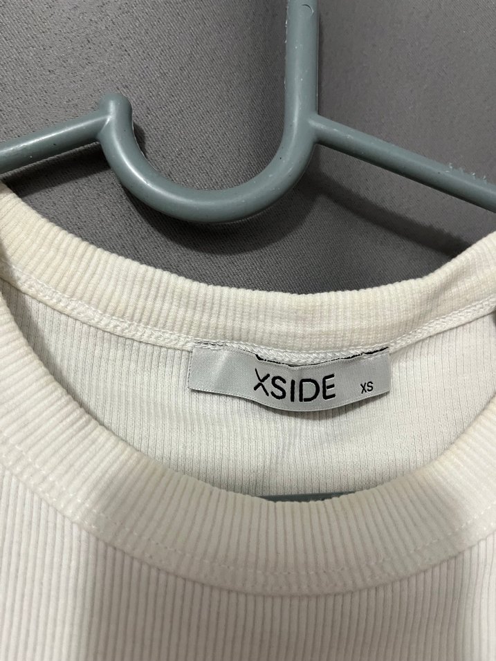 Beyaz Kolsuz Baskılı Üst crop - Görsel 2